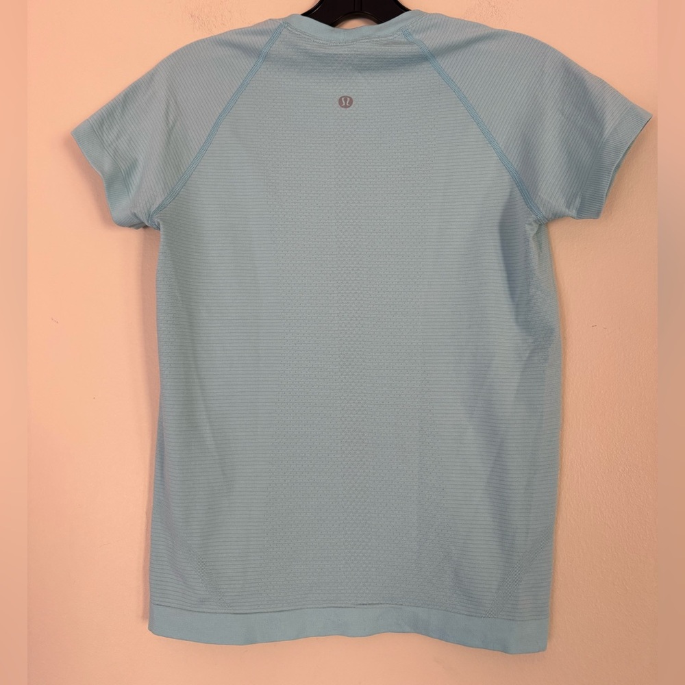 Lululemon Swiftly Tech Sky Blue Short Sleeve Tee shirt  size 6 - Picture 3 of 5